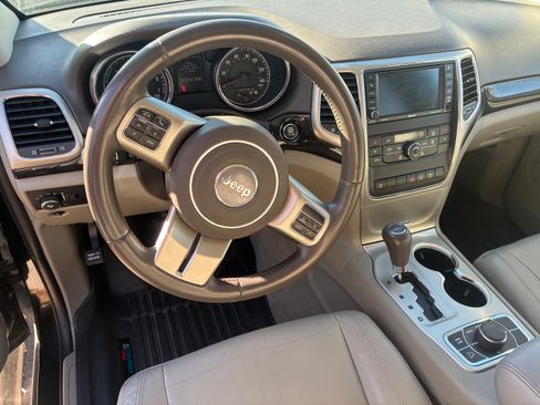 Used 2013 Jeep Grand Cherokee Laredo image 17