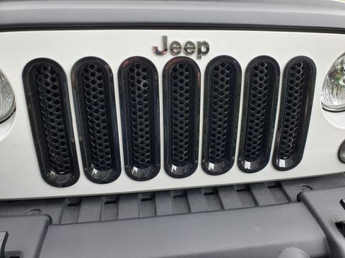Used 2017 Jeep Wrangler Sport image 6