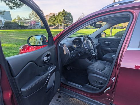 Used 2021 Jeep Cherokee Limited image 9