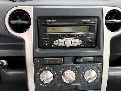 Used 2006 Scion xB FWD image 9