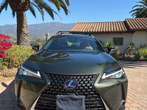 Used 2021 Lexus UX 250h image 1