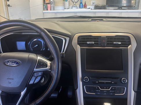 Used 2016 Ford Fusion SE w/ Equipment Group 202A image 19