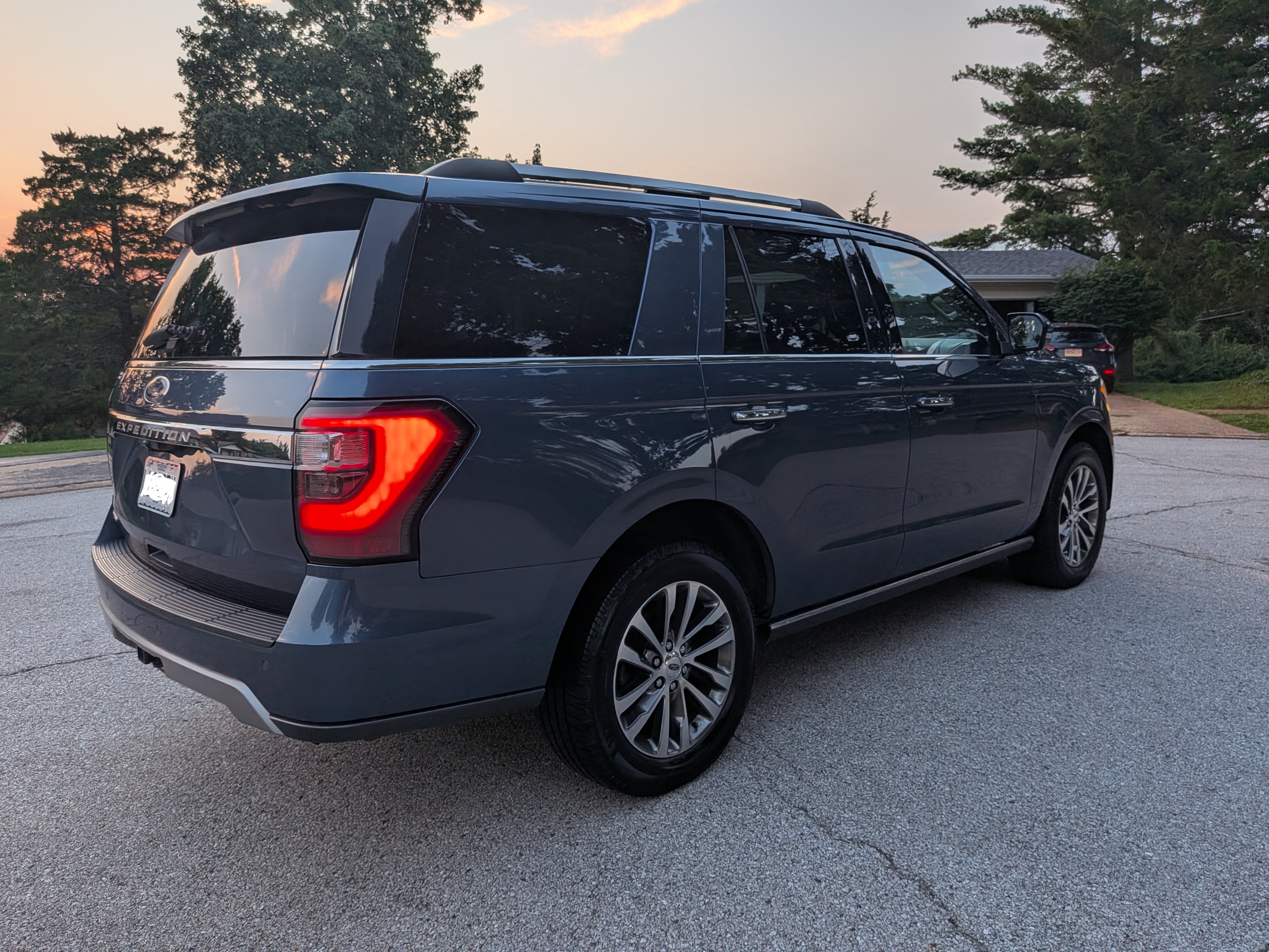 Used 2018 Ford Expedition Limited w/ Equipment Group 301A RWD image 8