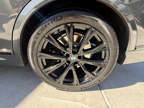 Used 2026 BMW X7 xDrive40i w/ M Sport Package AWD/4WD image 9