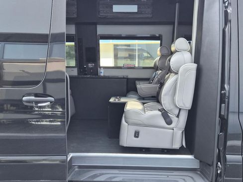 Used 2019 Mercedes-Benz Sprinter 170 image 11