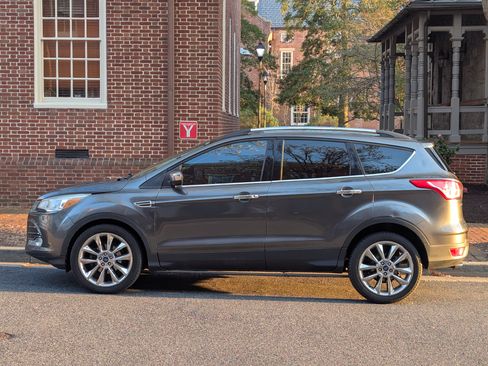 Used 2015 Ford Escape SE w/ SE Chrome Package image 2