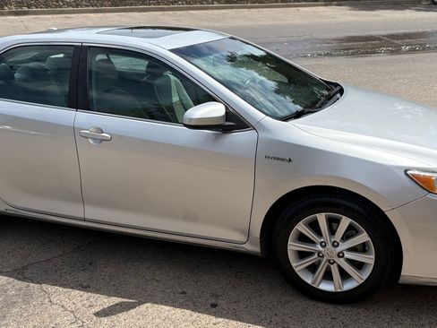 Used 2014 Toyota Camry XLE w/ Leather Package FWD image 1