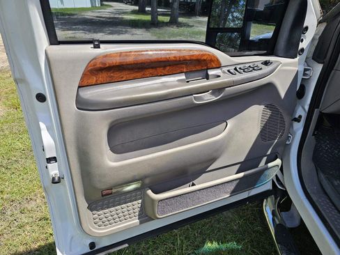Used 2001 Ford F350 2WD Crew Cab DRW Super Duty image 10