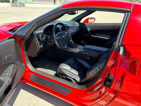 Used 2007 Chevrolet Corvette Coupe w/ Preferred Equipment Group RWD image 9