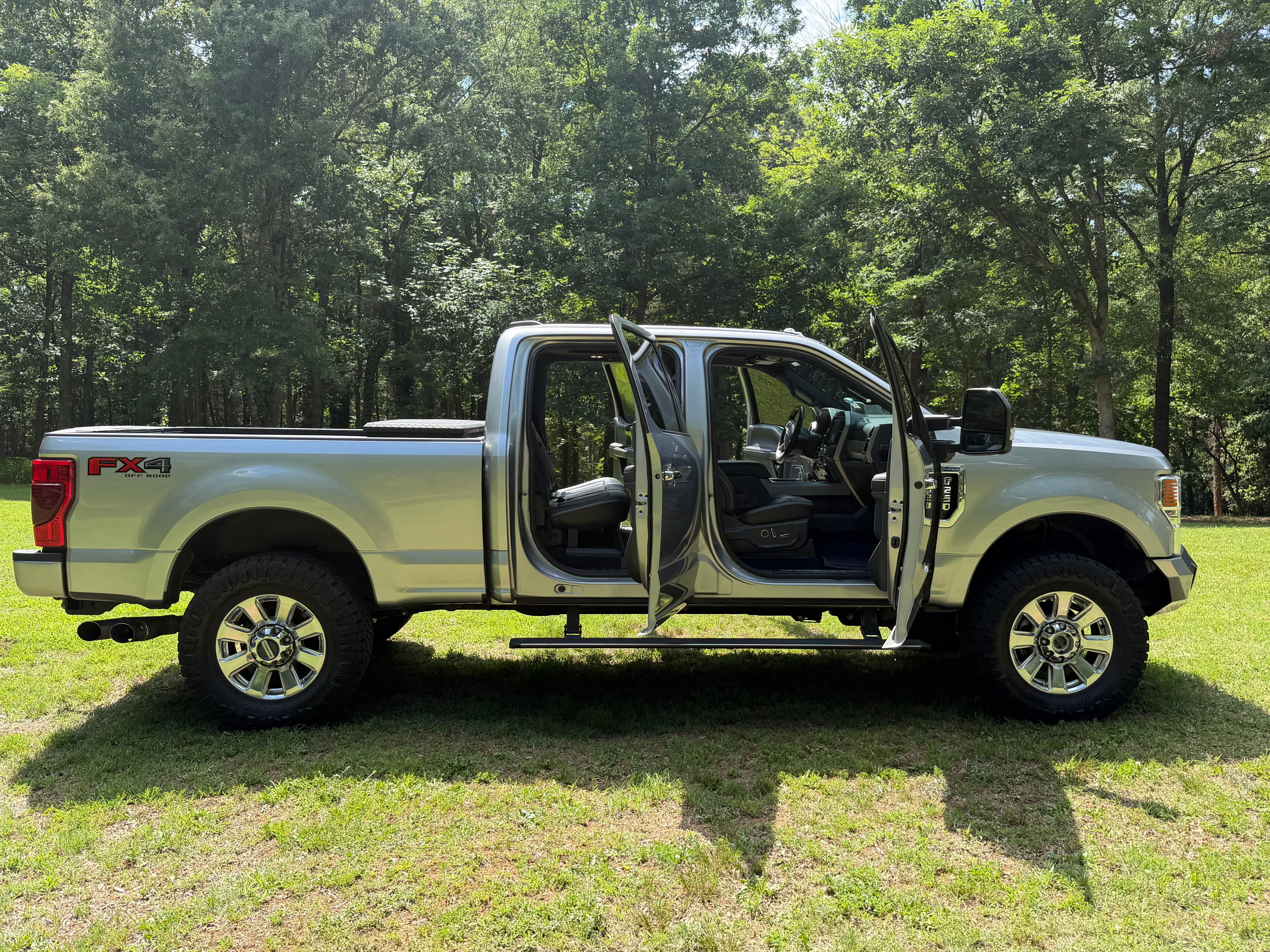 Used 2022 Ford F250 Platinum w/ FX4 Off-Road Package AWD/4WD image 9