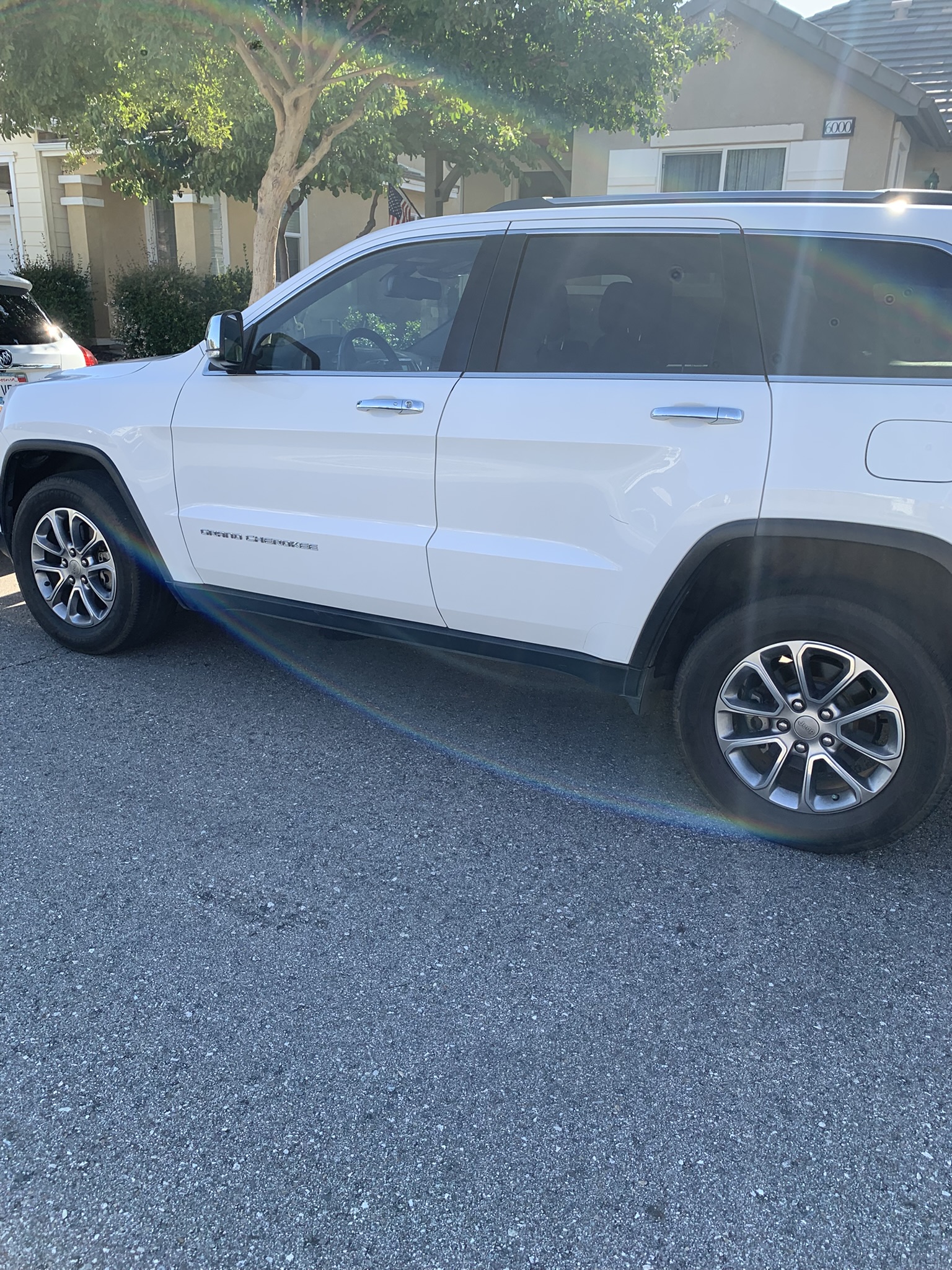 Used 2015 Jeep Grand Cherokee Limited w/ Luxury Group II AWD/4WD image 5