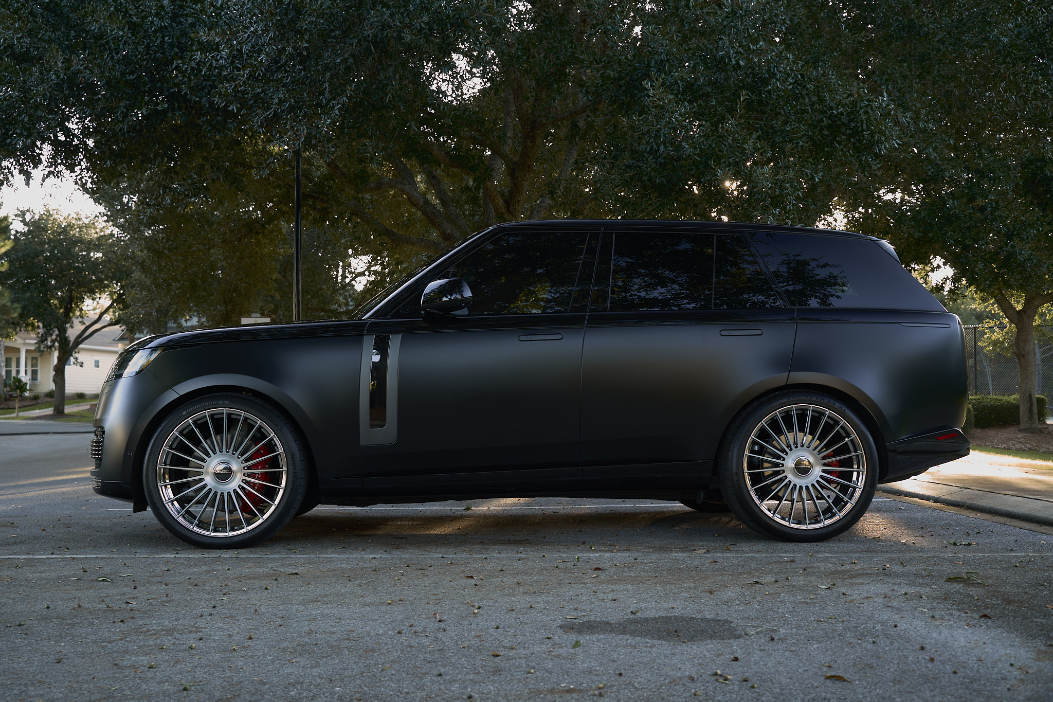 Used 2025 Land Rover Range Rover SV AWD/4WD image 6