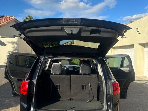 Used 2017 GMC Acadia SLE image 11