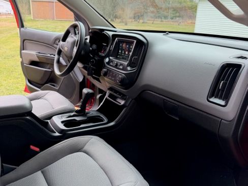 Used 2019 Chevrolet Colorado W/T w/ Custom Special Edition image 17