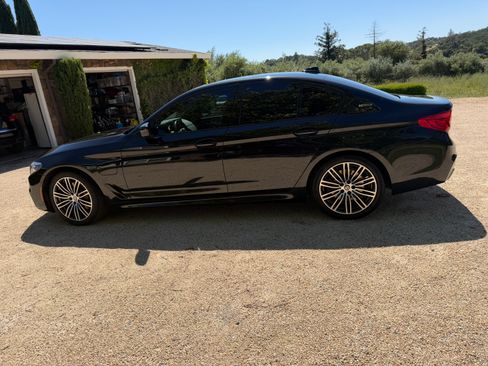 Used 2019 BMW 530e w/ M Sport Package RWD image 8