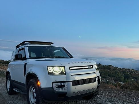 Used 2021 Land Rover Defender 90 S image 1