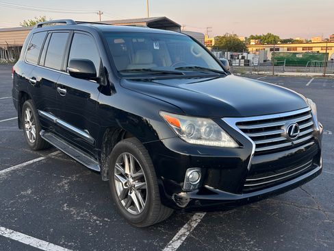 Used 2013 Lexus LX 570 4WD w/ Luxury Pkg image 4
