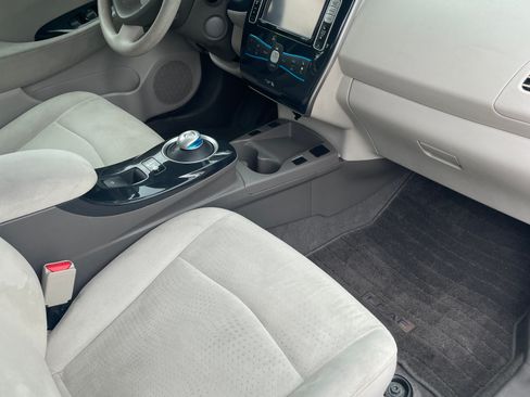 Used 2011 Nissan Leaf SL image 20