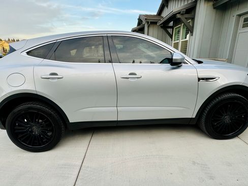Used 2018 Jaguar E-PACE S image 9