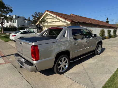 Used 2008 Cadillac Escalade EXT image 5