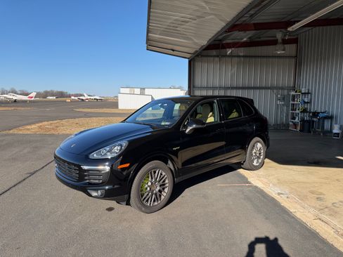Used 2016 Porsche Cayenne S image 12