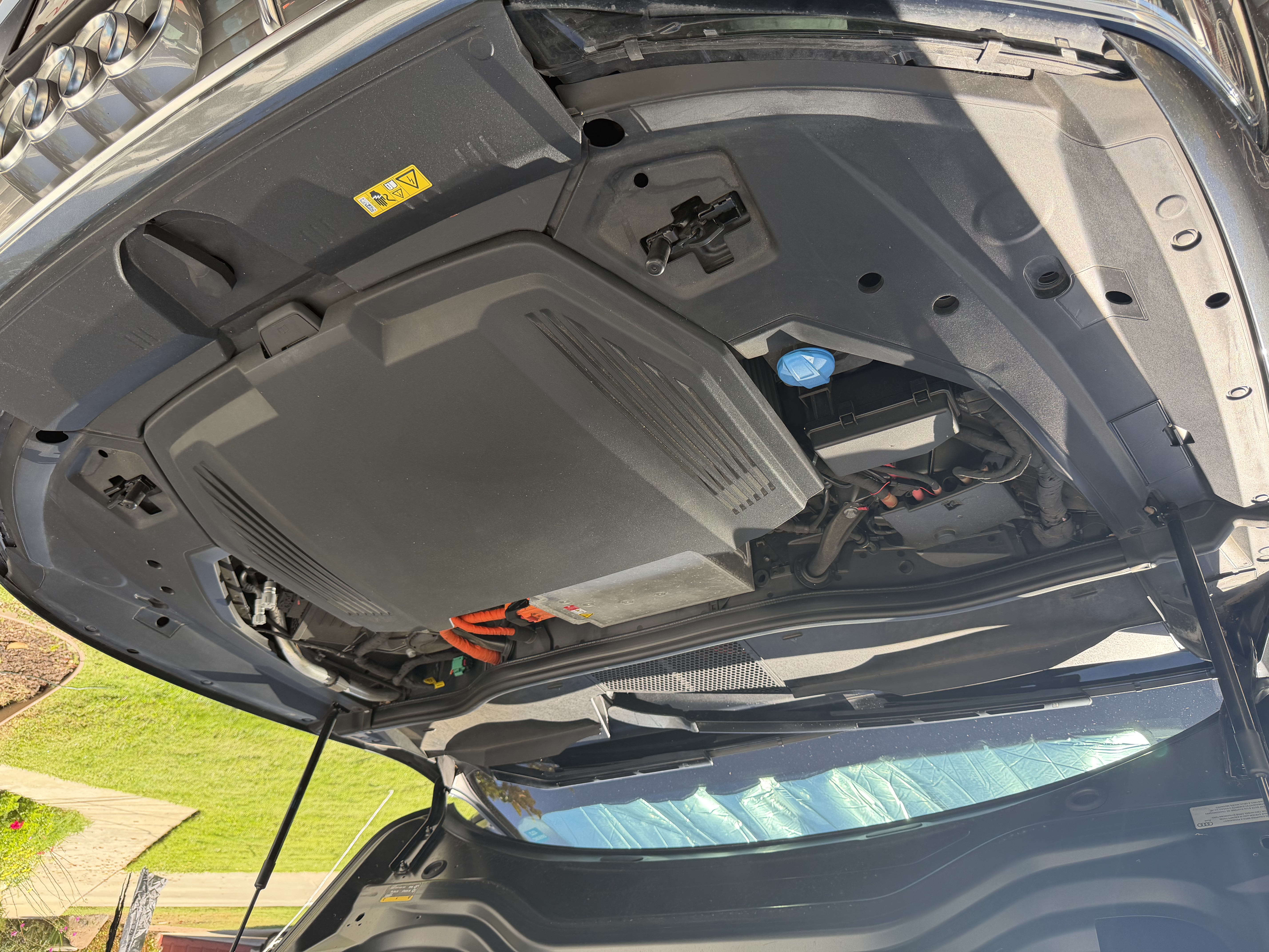 Used 2019 Audi e-tron Prestige w/ Prestige Package AWD/4WD image 9