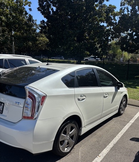 Used 2015 Toyota Prius Persona Series FWD image 2