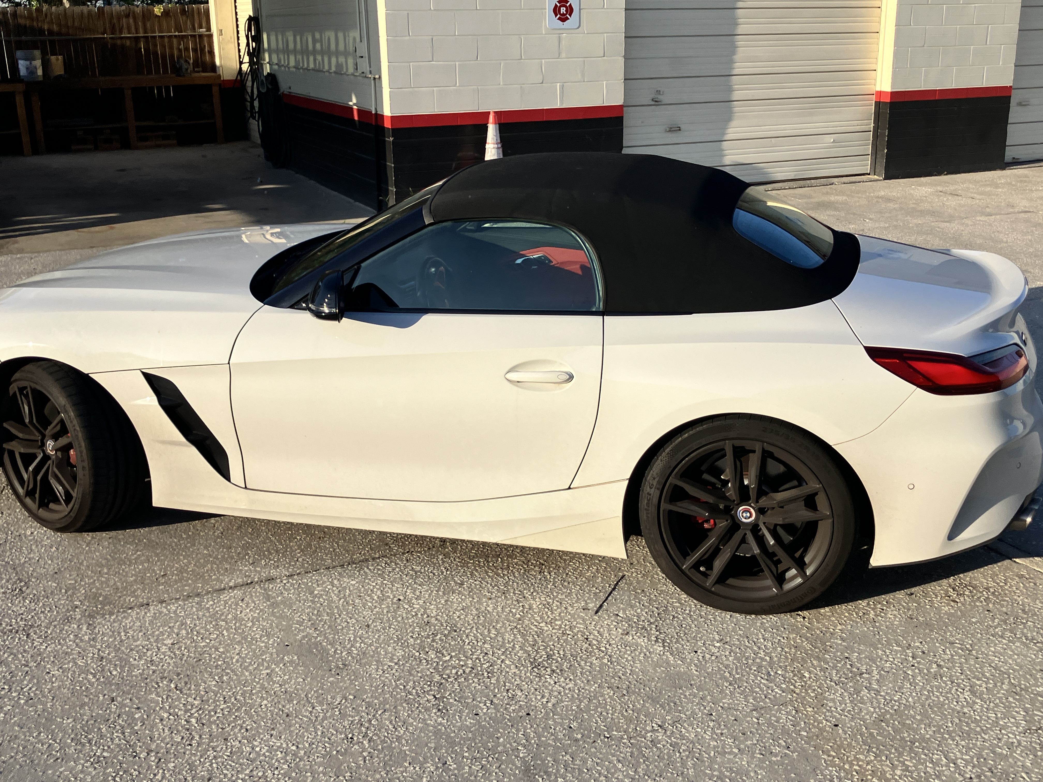 Used 2022 BMW Z4 M40i w/ Premium Package RWD image 1