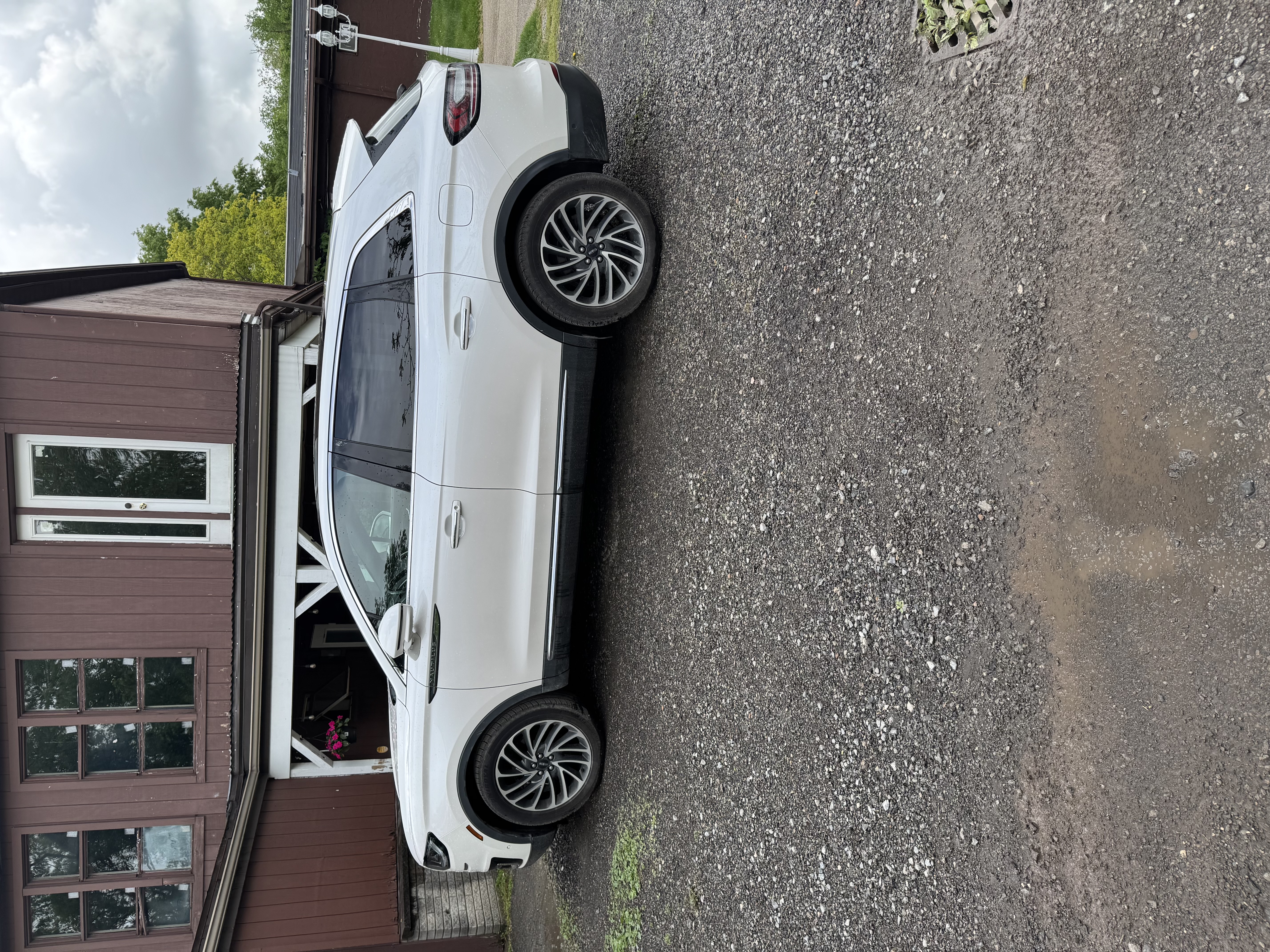 Used 2019 Lincoln Nautilus Reserve AWD/4WD image 2