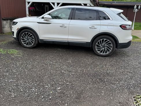 Used 2019 Lincoln Nautilus Reserve AWD/4WD image 2