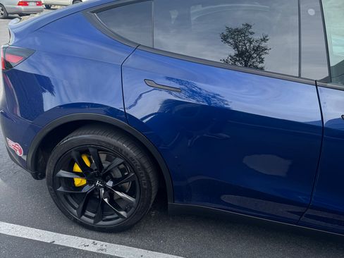 Used 2021 Tesla Model Y Long Range image 5