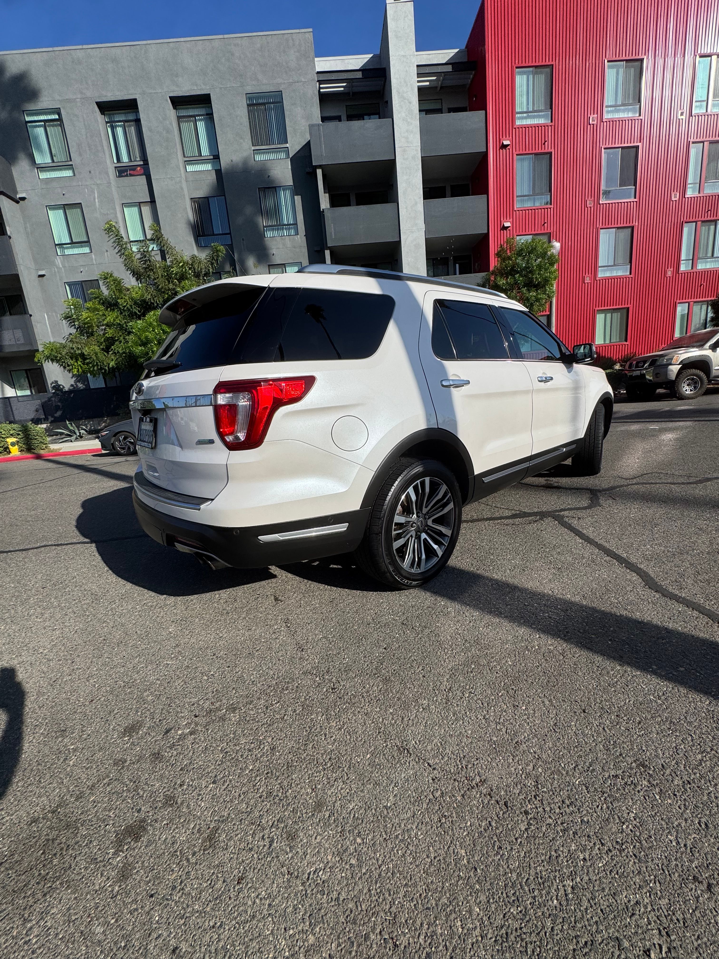 Used 2018 Ford Explorer Platinum AWD/4WD image 8