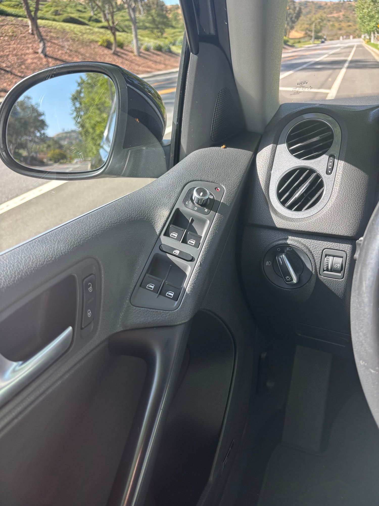 Used 2014 Volkswagen Tiguan SEL FWD image 16