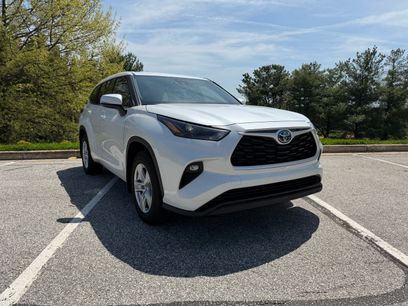 Used 2022 Toyota Highlander LE