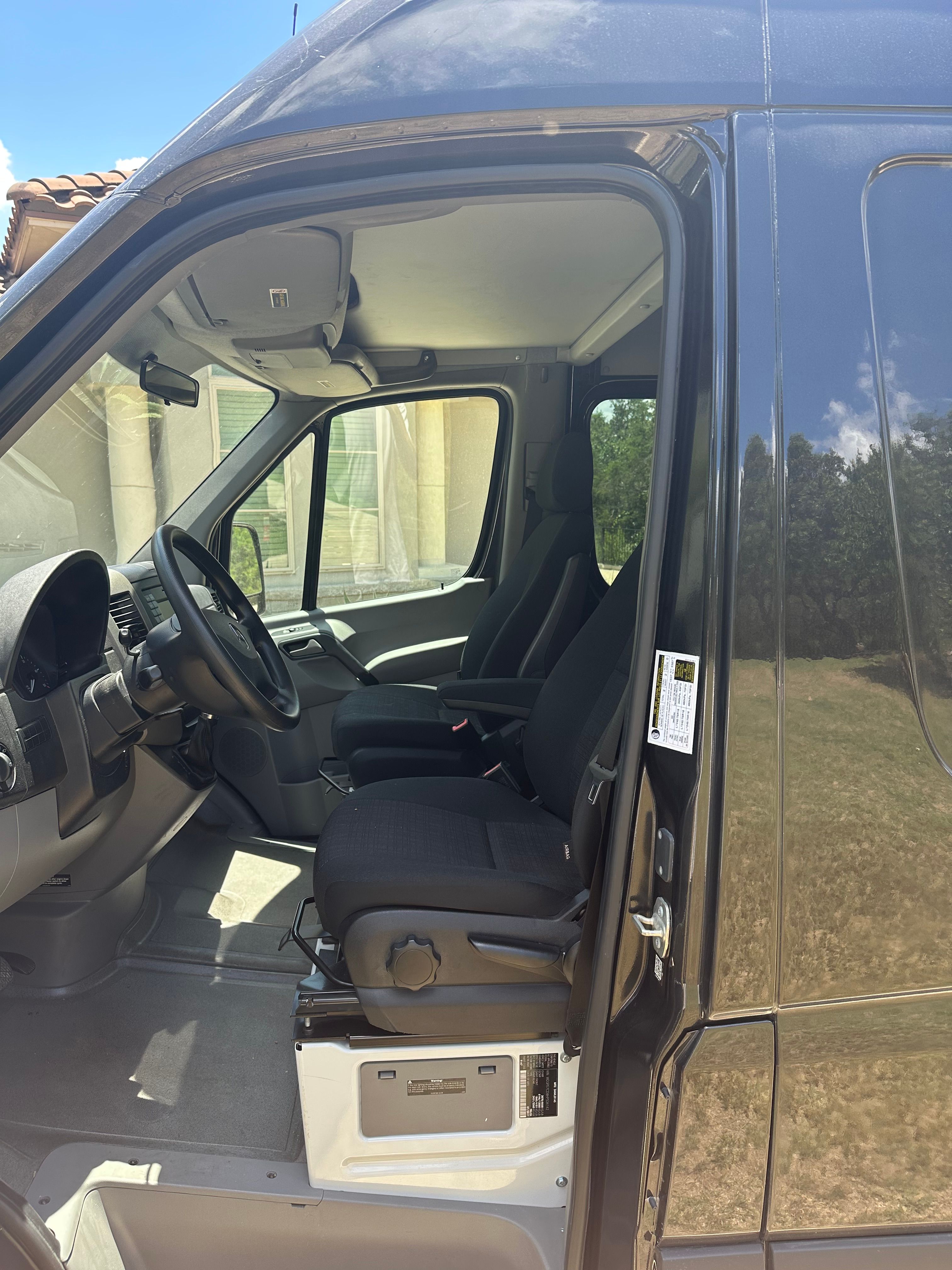 Used 2017 Mercedes-Benz Sprinter 2500 image 4