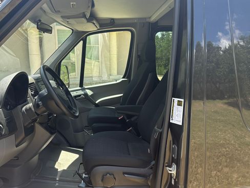 Used 2017 Mercedes-Benz Sprinter 2500 image 4