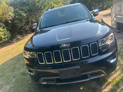 Used 2017 Jeep Grand Cherokee Limited AWD/4WD image 6