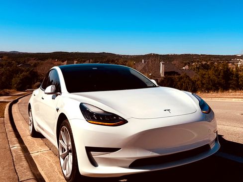 Used 2020 Tesla Model 3 Long Range image 2