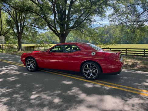 Used 2015 Dodge Challenger R/T w/ Quick Order Package 28B R/T RWD image 1