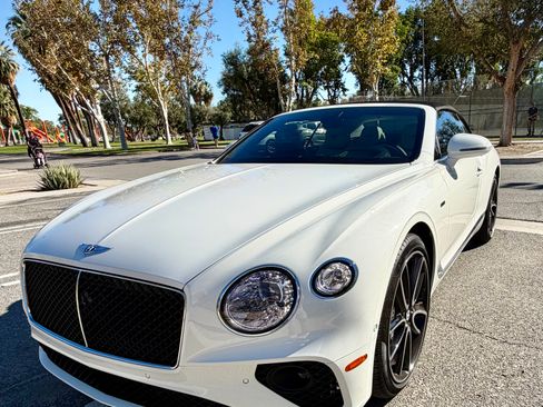 Used 2024 Bentley Continental GT V8 image 11