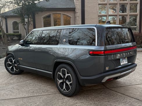Used 2023 Rivian R1S Adventure image 13