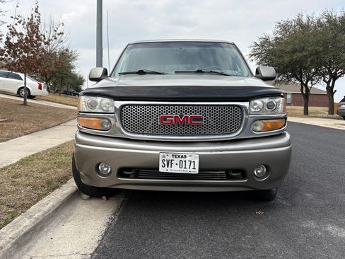 Used 2001 GMC Yukon Denali image 5