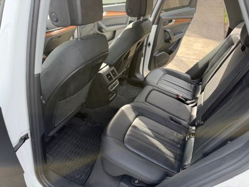 Used 2021 Audi Q5 2.0T Premium w/ Convenience Package image 16