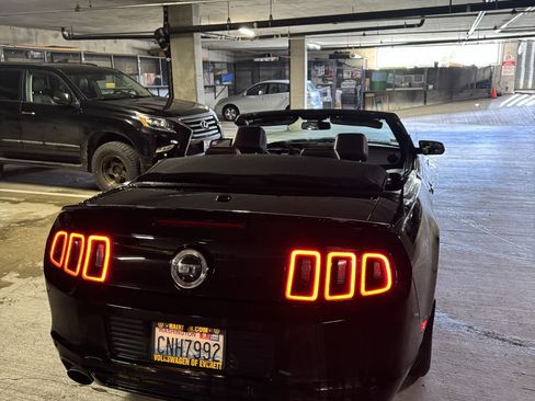 Used 2014 Ford Mustang GT Premium image 12