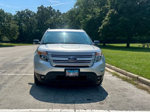 Used 2015 Ford Explorer XLT w/ Equipment Group 202B AWD/4WD image 2