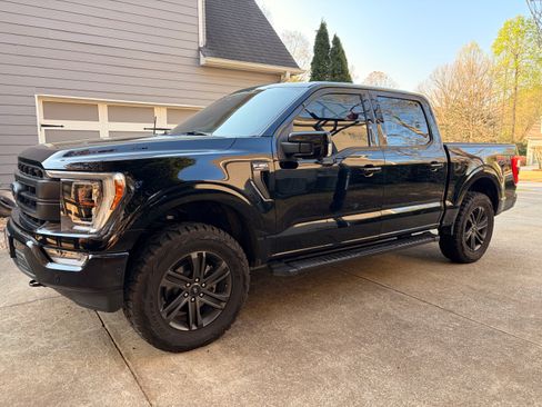 Used 2021 Ford F150 Lariat w/ Equipment Group 502A High AWD/4WD image 4