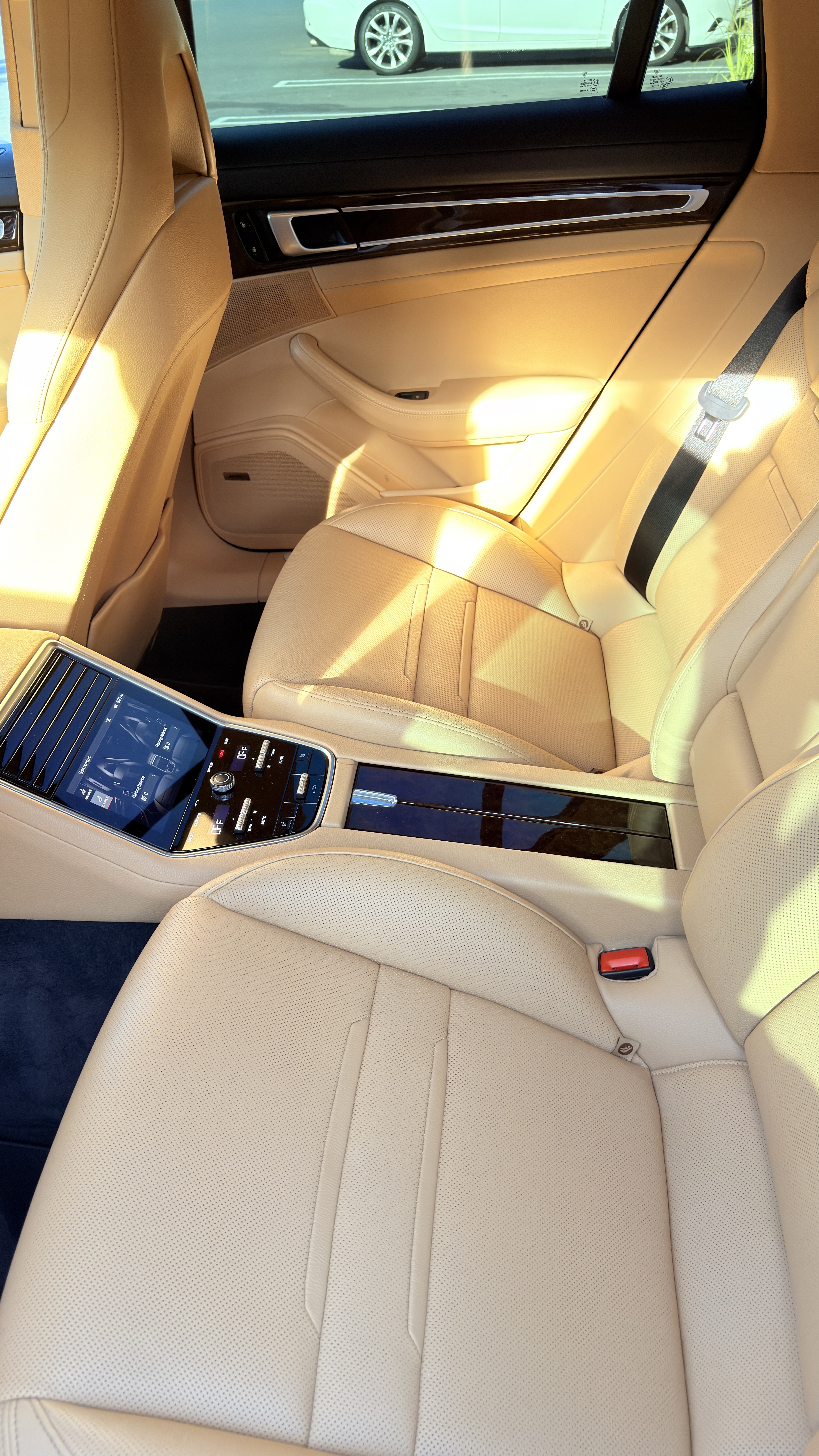 Used 2018 Porsche Panamera image 12
