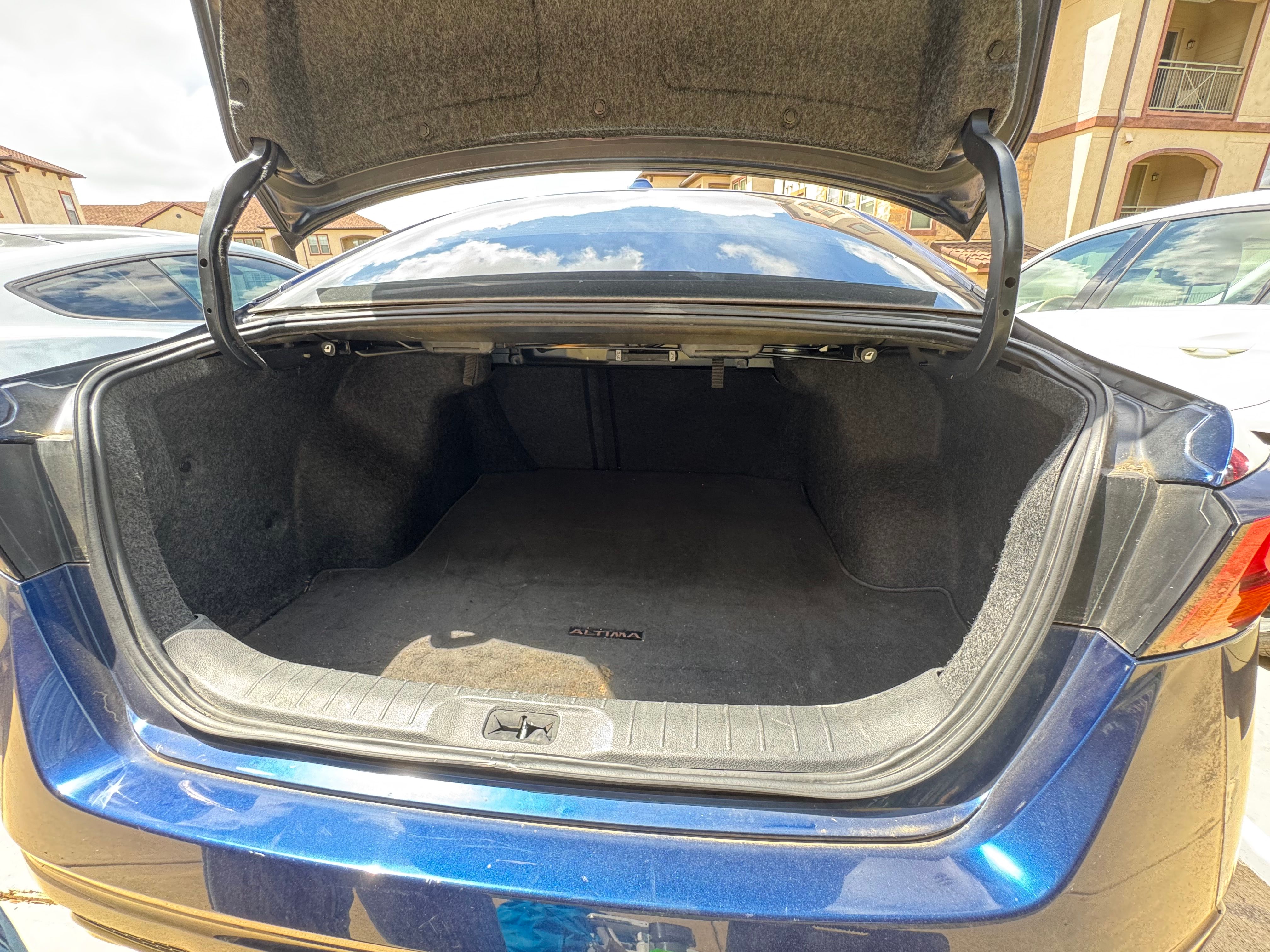 Used 2019 Nissan Altima 2.5 SR FWD image 11