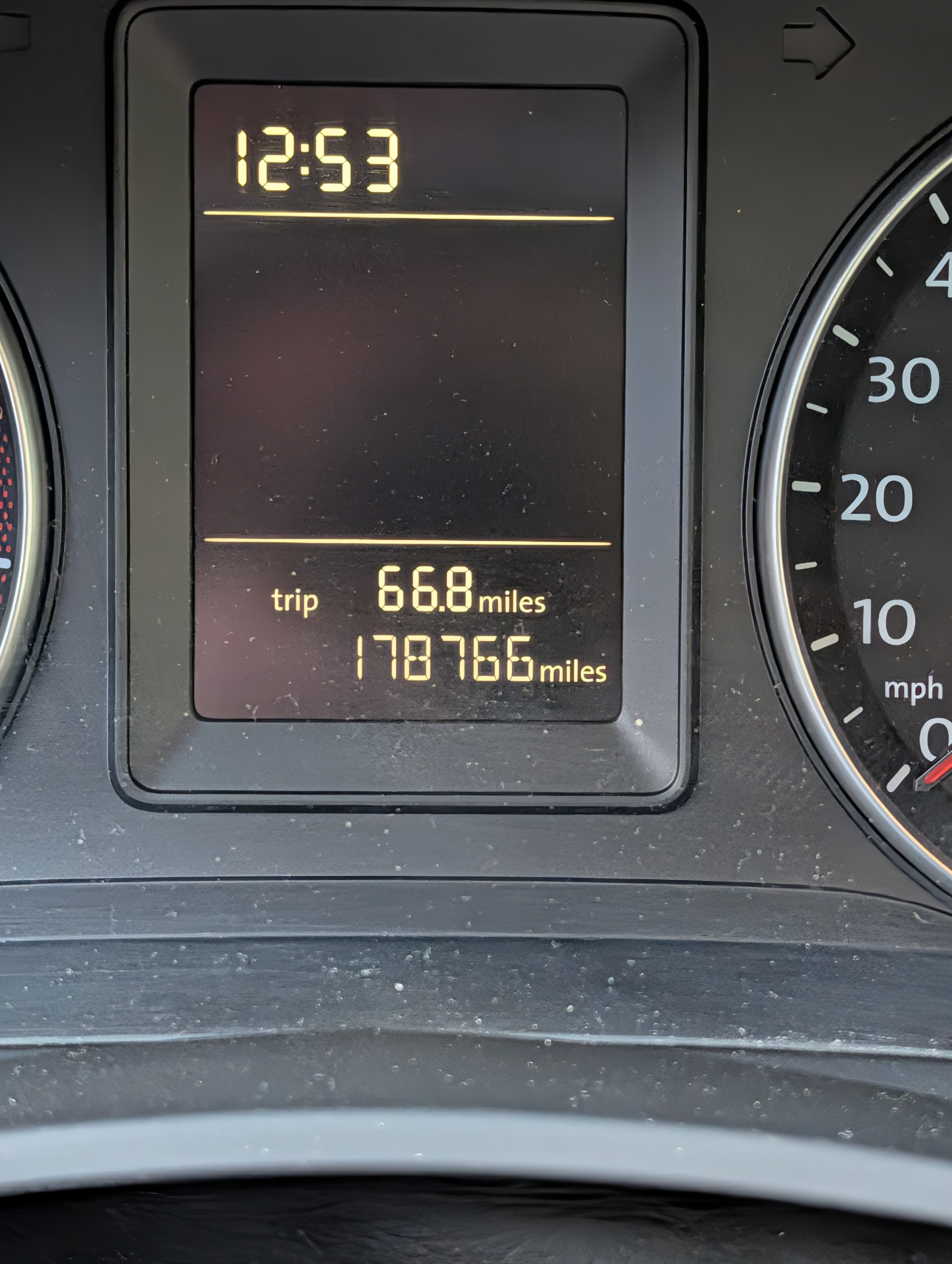 Used 2010 Volkswagen Jetta Limited Edition FWD image 4