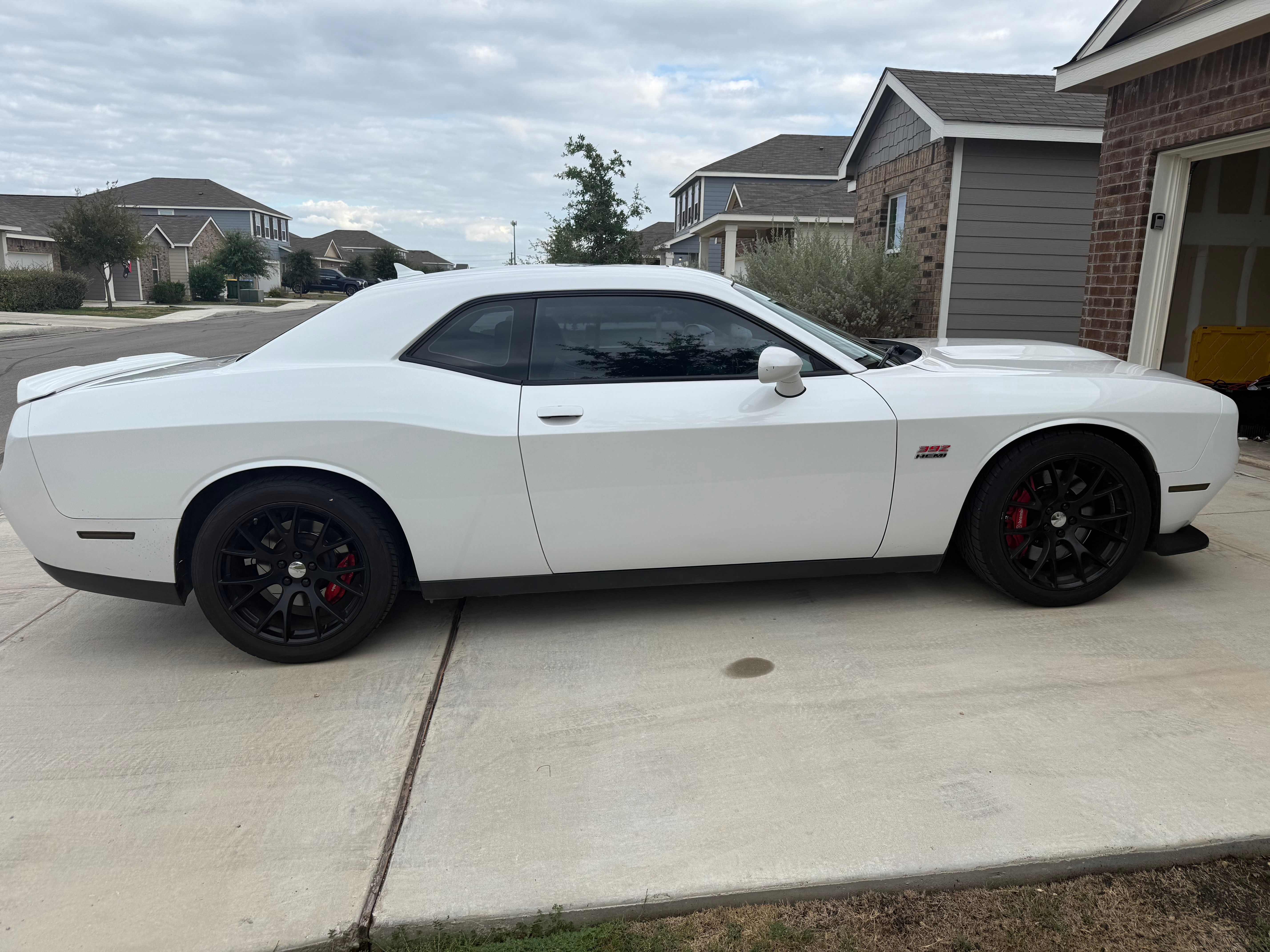 Used 2015 Dodge Challenger SRT w/ Technology Group RWD image 17
